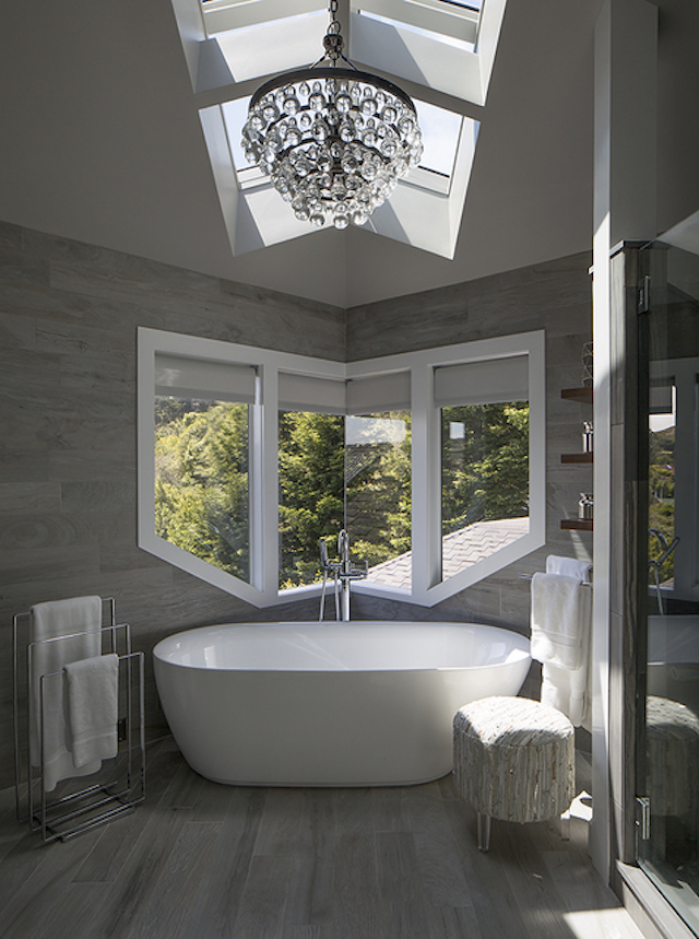 7_See How Chandeliers can Illuminate your Bathroom_elena-calabrese-design-decor-portfolio-interiors-contemporary-bathroom