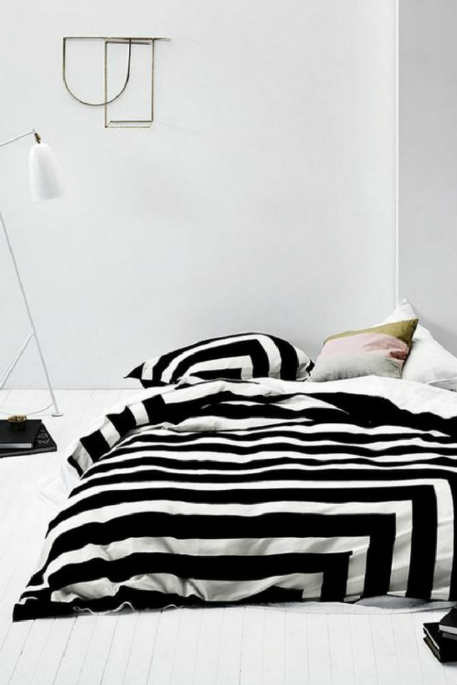How to use Modern floor lamps in contemporary bedroom designs