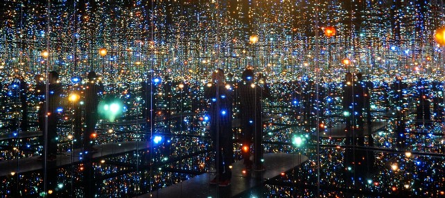 An Infinite Universe Inside the Mirrored Lighting Room