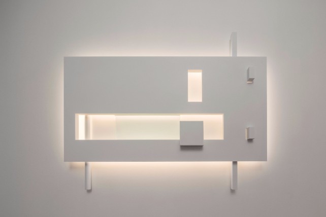Get to know Richard Meier new minimal lighting collection