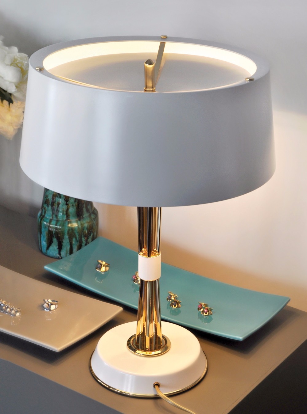 Why Everyone Should Be Using White Lamps This Summer